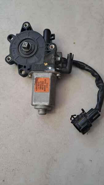 Стеклоподъемник передний Nissan Tiida C11  2008 хэтчбек 1.6 Бензин Киев