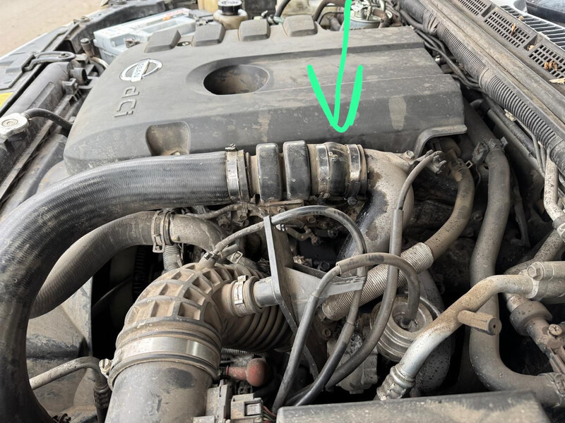 Патрубок интеркулера 14463P   Nissan Navara