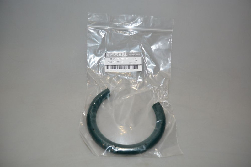 Уплотнитель верхний nissan 55018-zn90a Nissan Tiida C11  2007 1.6 Бензин 