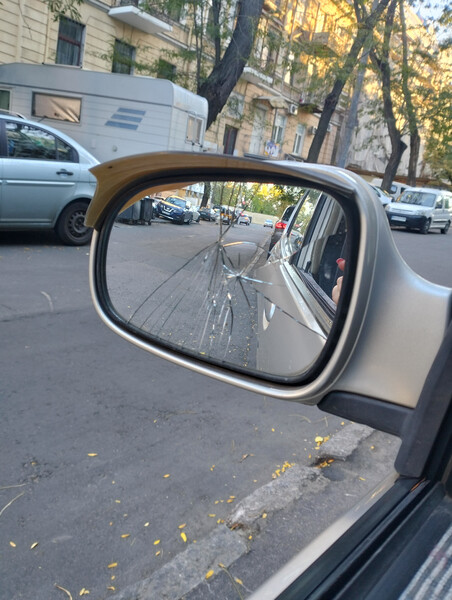 Дзеркало ліве Daihatsu Sirion  2000 хетчбек 989.0 Бензин Одеса