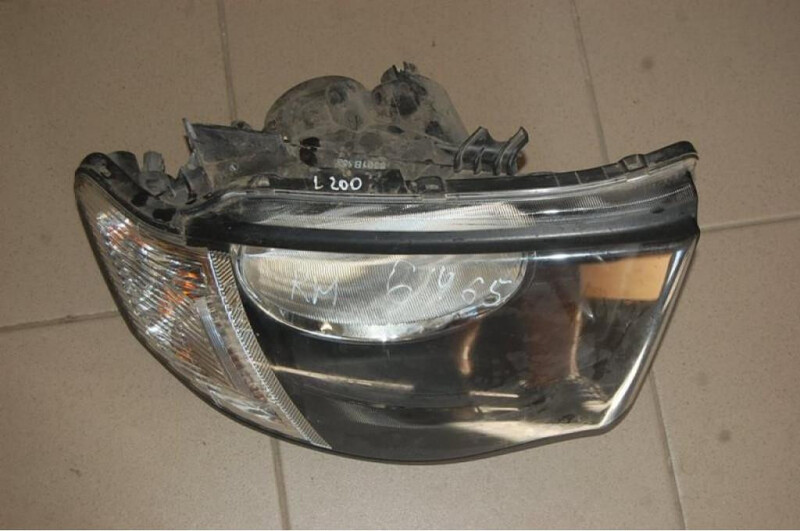 Фара передняя правая Mitsubishi L 200  2011 2.5 Дизель 