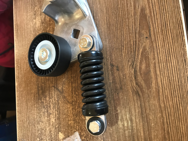 Амортизатор натяжителя ролика Ford Mondeo 3  2003 2.0 Дизель 