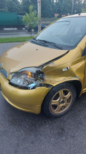 Крыло переднее Toyota Yaris  2001  Электро 