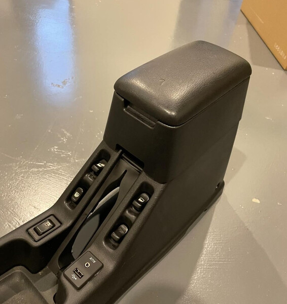 Подлокотник Nissan Primera P10  1994 1.6 Бензин Одесса