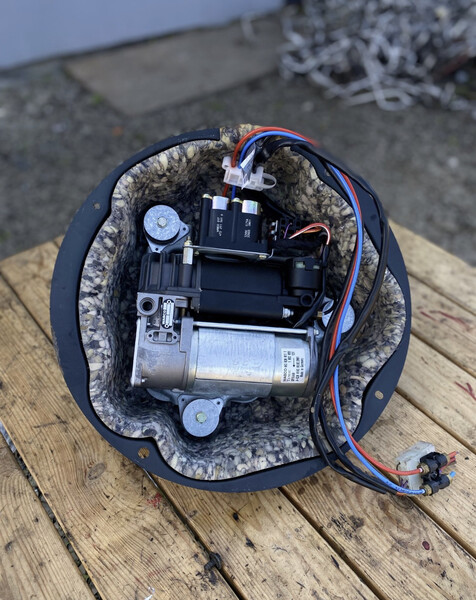 Компрессор подвески BMW 5 Series X5 универсал 2004 г.  4.0 л бензин Кривой Рог