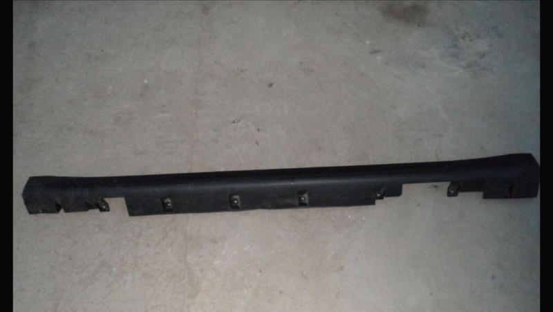 Накладка на правый порог Nissan Tiida C11  2006 хетчбек 1.6 Бензин 