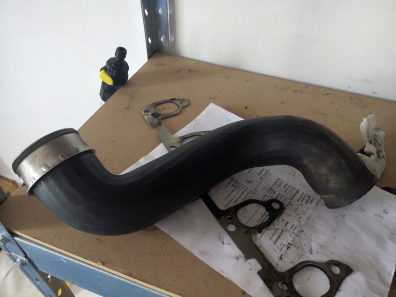 Патрубок Volkswagen Sharan 2 1.9tdi 96kw 130к.с 2005 1.9 Дизель 