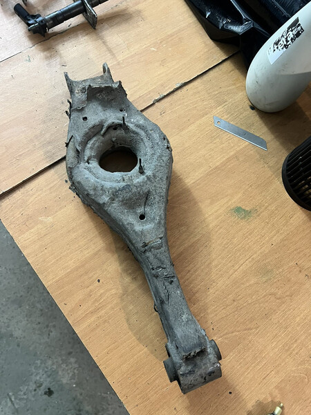 Рычаг задний нижний Kia Magentis  2006 2.0 Дизель Киев