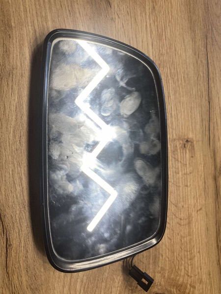 Вкладиш дзеркала правого Toyota Solara  2004 