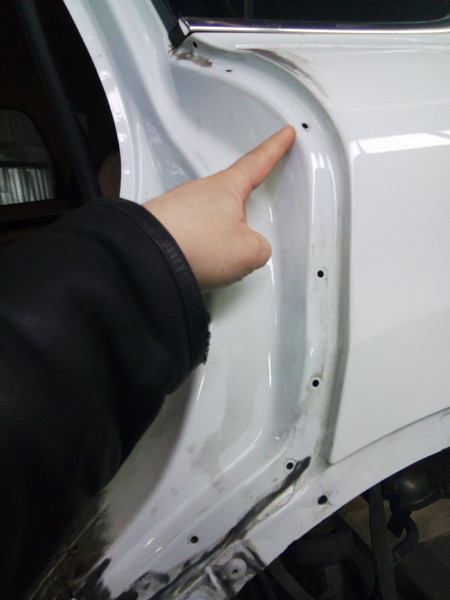 Уплотнитель задней двери левой Porsche Cayenne 2012 г.  4.8 л бензин Киев