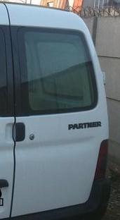 Стекло задней двери (распашонки) правое Peugeot Partner  1999 1.4 Бензин 