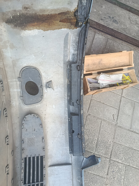 Кронштейн переднього бампера правий 90586612 Opel Vectra B  2000 