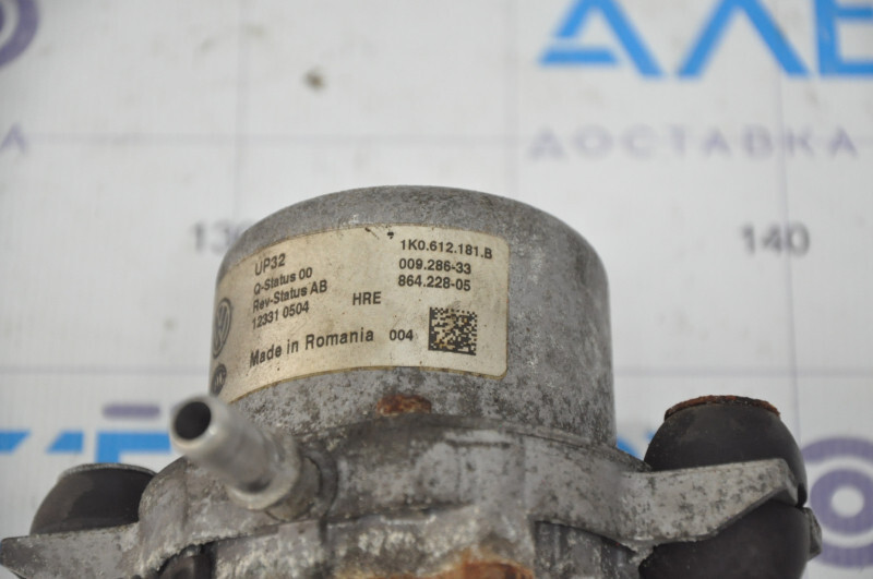 Вакуумный насос 1K0612181B   Volkswagen Jetta