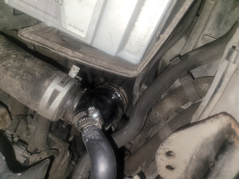 Фланец системы охлаждения Toyota Avensis  2012 универсал 2.2 Дизель Львов