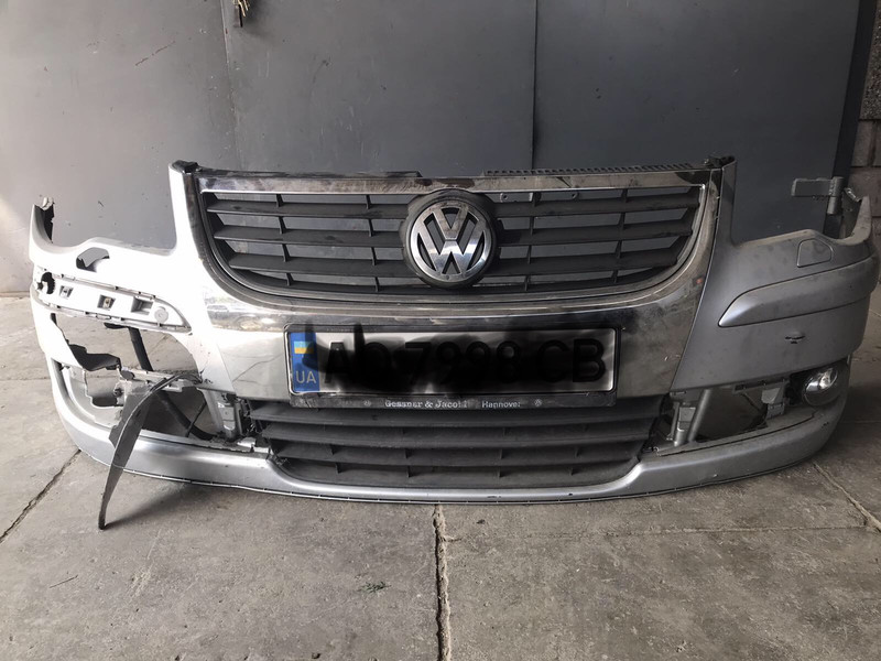 Бампер передний Volkswagen Touran  2007 универсал 2.0 Дизель Мукачево