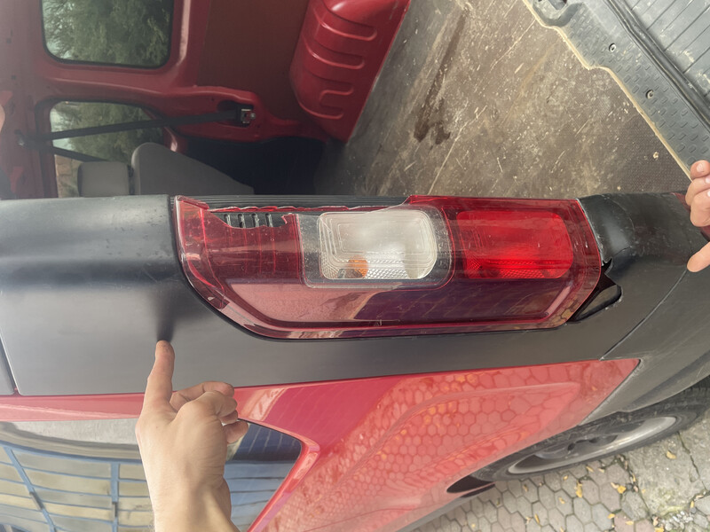 Рамка заднього фонаря Opel Vivaro  2018 1.6 Дизель Надворная