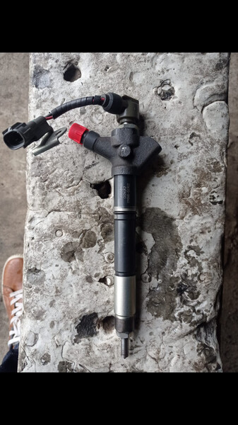 Форсунка паливна Toyota Avensis  2008 2.2 Дизель 