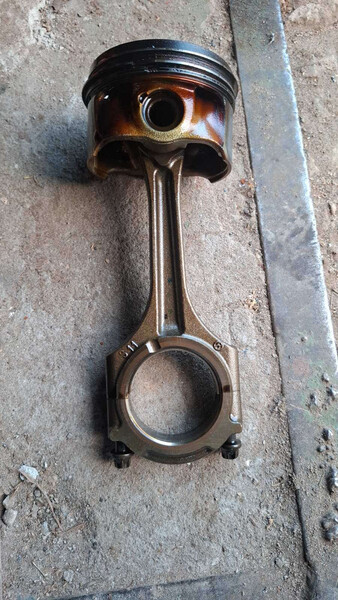 Шатун Volvo V70  2010 універсал 2.0 Бензин Ковель