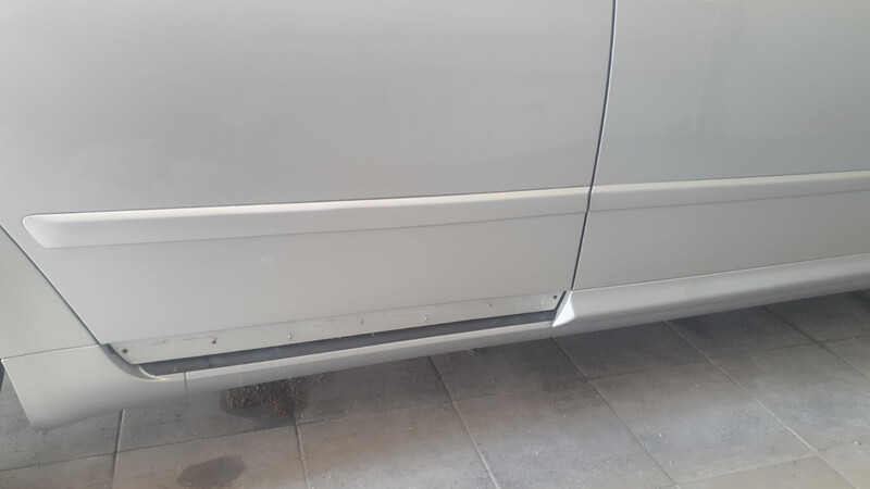 Молдинг задніх лівих дверей Audi A4  2004 