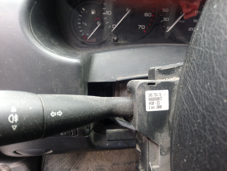 Блок кермових перемикачів 96605680XT   Citroen Berlingo, Peugeot Partner, Skoda Octavia Tour