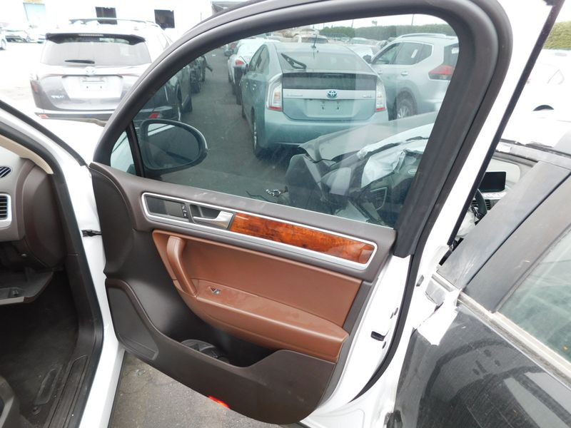 Карта дверей Volkswagen Touareg 2013 р.  3.0 л дизель Рівне