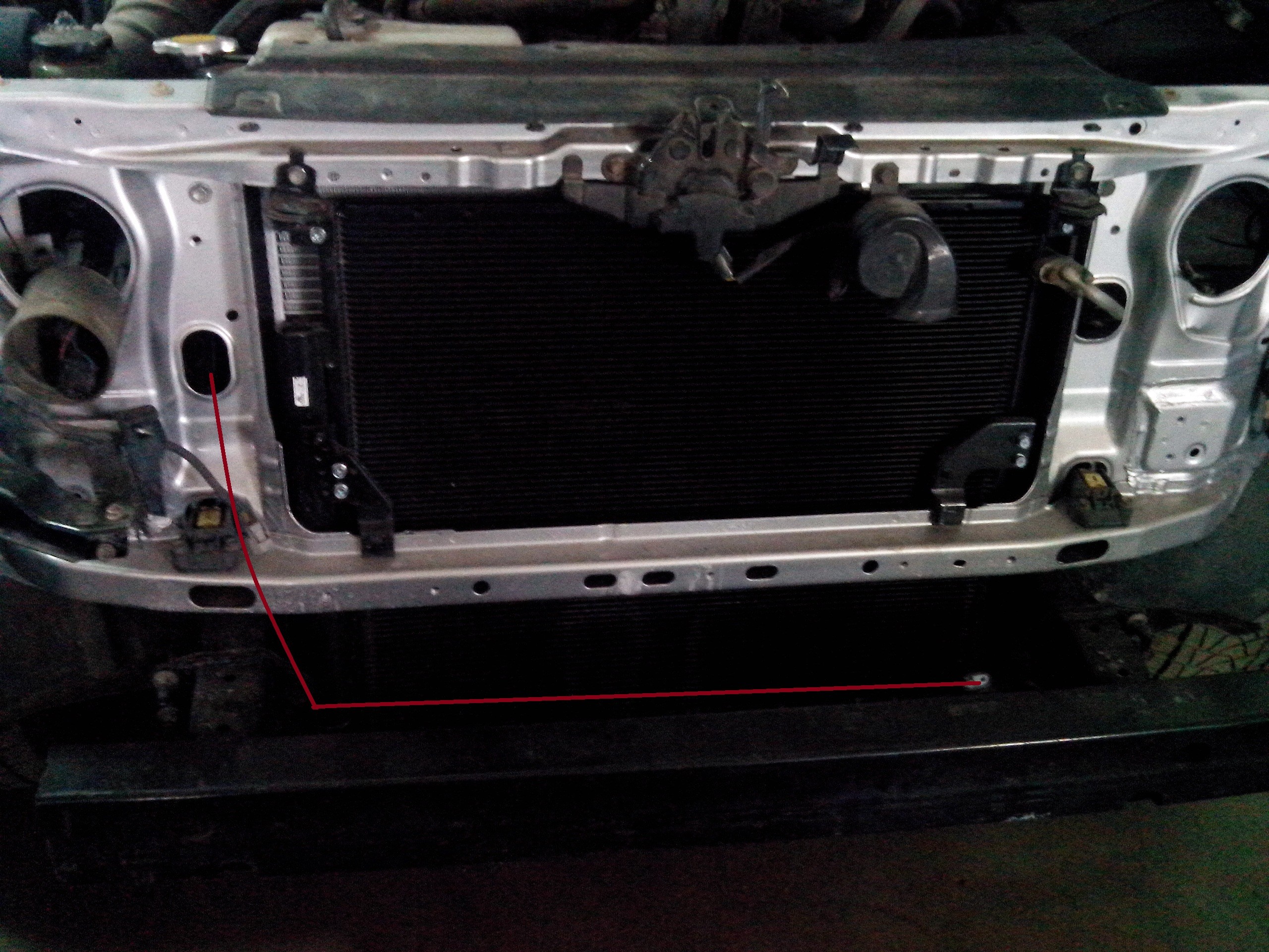 Трубка радиатора (от нижней части левой сторонны радиатора до компрессора) Toyota FJ Cruiser  2008 4.0 Бензин 