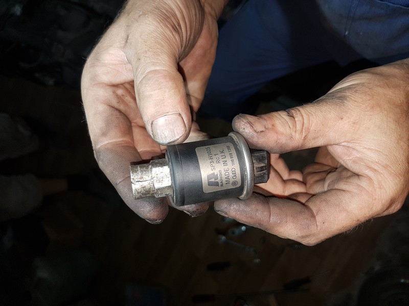 Датчик тиску фреону Volkswagen Sharan  2003 1.9 Дизель 