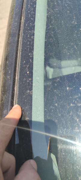 Молдинг (уплотнитель) лобового стекла Toyota Prius  2015 хетчбек 1.8 Бензин 