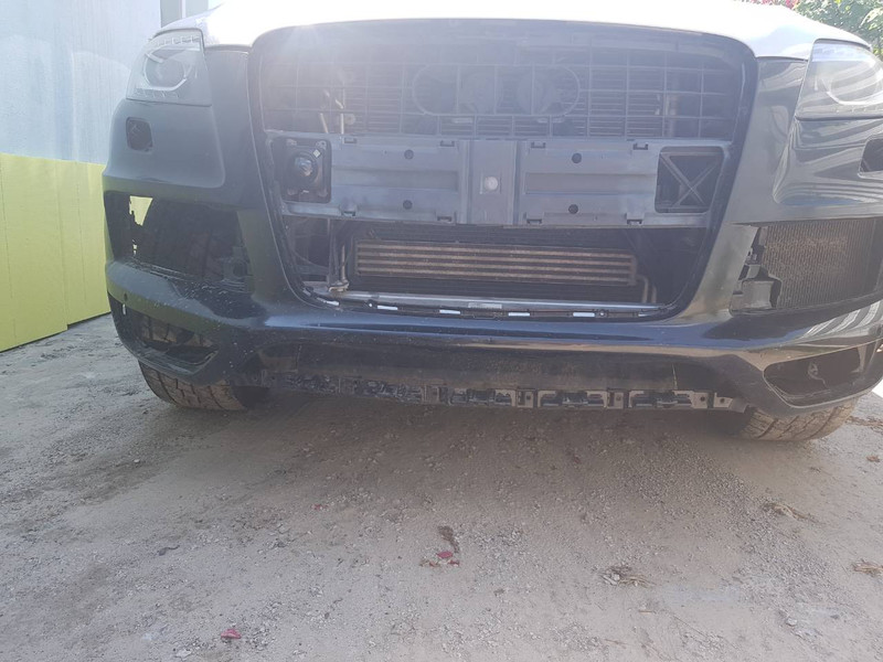 Правая туманка Audi Q7  2012 3.0 Бензин Киев