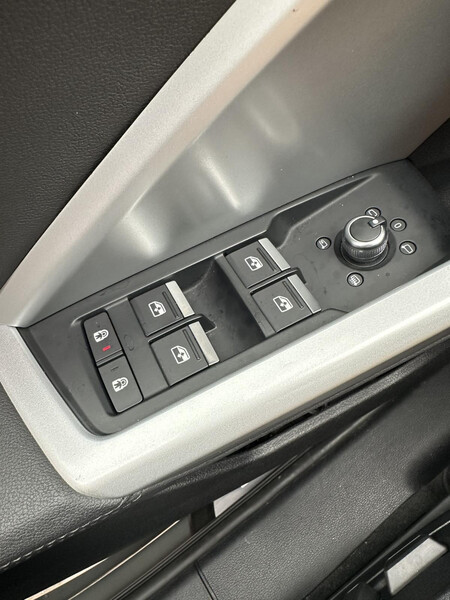 Кнопки стеклоподъемника Audi Q3  2020 хэтчбек 2.0 Бензин Хмельницкий
