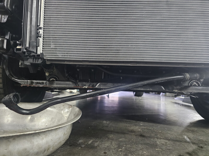 Патрубок радиатора А4475014100   Mercedes V-Class