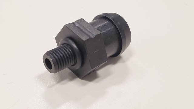 Адаптер штуцер радиатора Audi Q7 2018 г.  3.0 л бензин Ровно