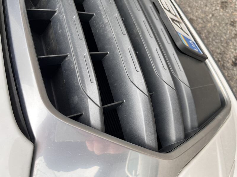 Решітка радіатора верхня Audi Q3  2016 