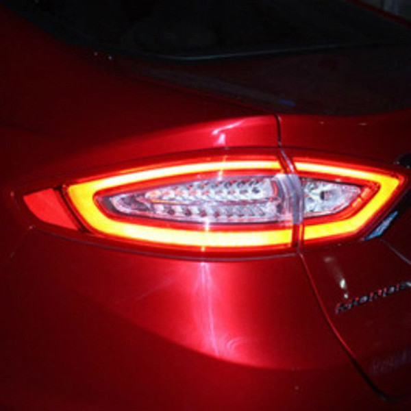 Фонарь задний правый наружный DS7Z 13404-H   Ford Fusion