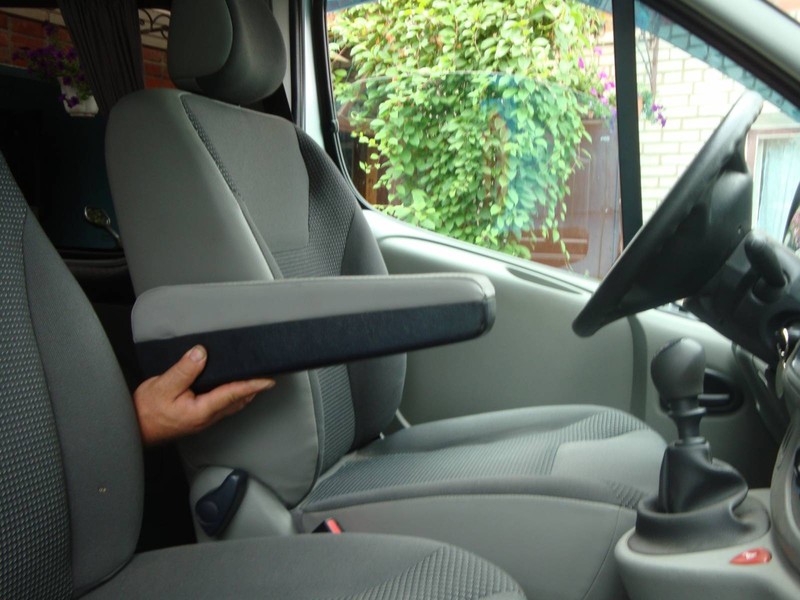 Подлокотник универсальный Renault Trafic 2  2003 1.9 Дизель Городенка