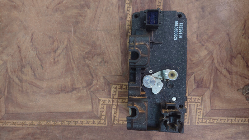 Замок лівої задньої двері Opel Vivaro  2008 2.5 Дизель 