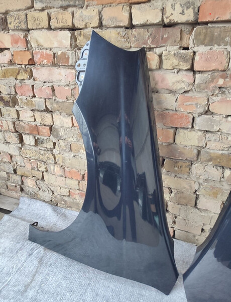 Чорне ліве крило Volkswagen Golf универсал 2008 г.  2.0 л бензин Луцк