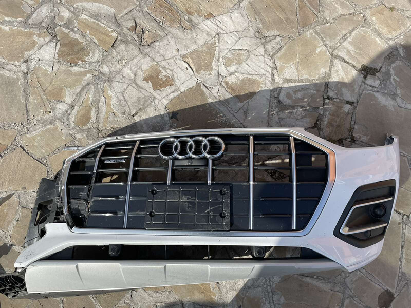 Решетка радиатора Audi Q5  2021 2.0 Бензин Киев