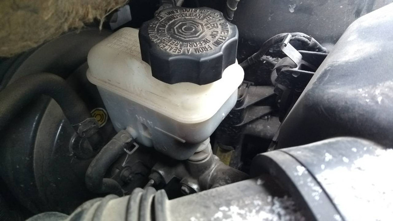 Головний гальмівний циліндр Kia Carens 3  2008 універсал 2.0 Дизель 