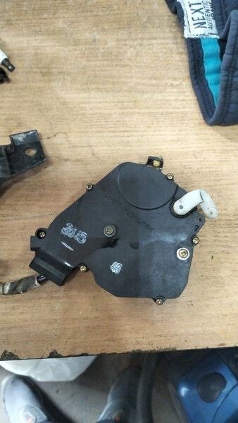 Приват центрального замка левая пассажирская дверь Toyota Land Cruiser 100  2006 46.0 Бензин Каменское