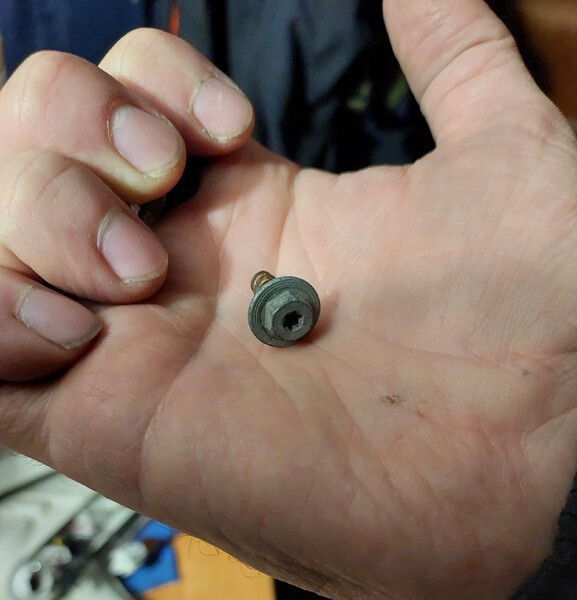 Кріплення задньої фари Renault Grand Scenic 3  2010 универсал 2.0 Дизель Кременчуг