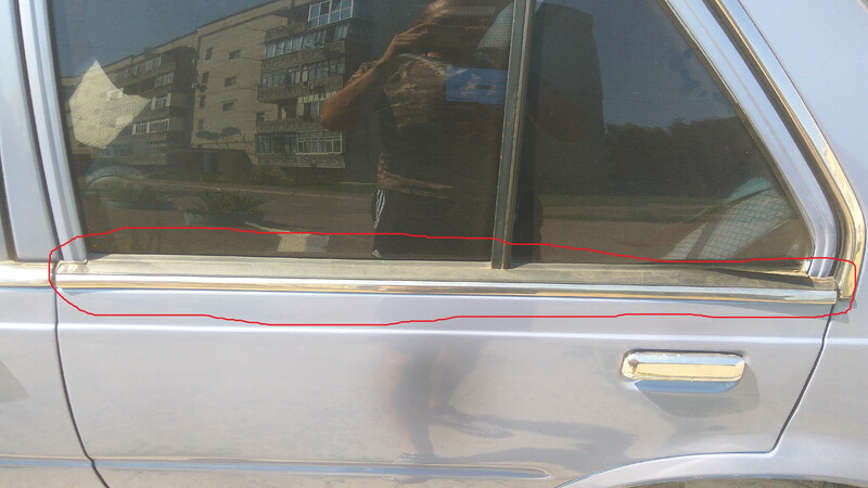 Молдинг двери Nissan Sunny  1985 1.7 Дизель 