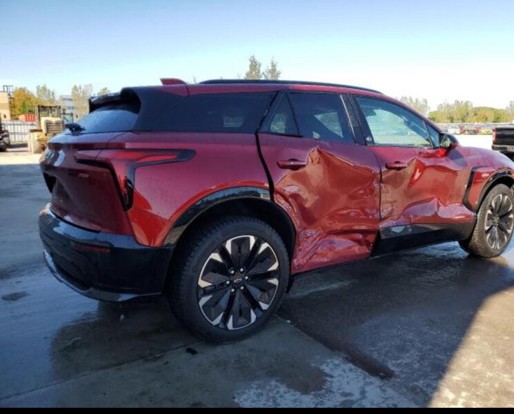 Двері права сторона в колір (бордовий) н170 Chevrolet Blazer  2023 1.0 Электро Ровно