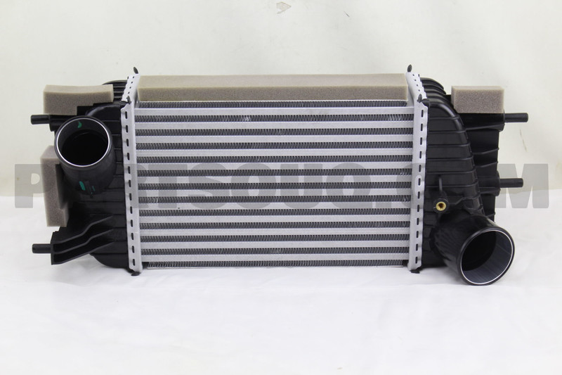 Радіатор інтеркулера Nissan Juke f15  turbo хетчбек 2014 р.  1.6 л бензин Київ