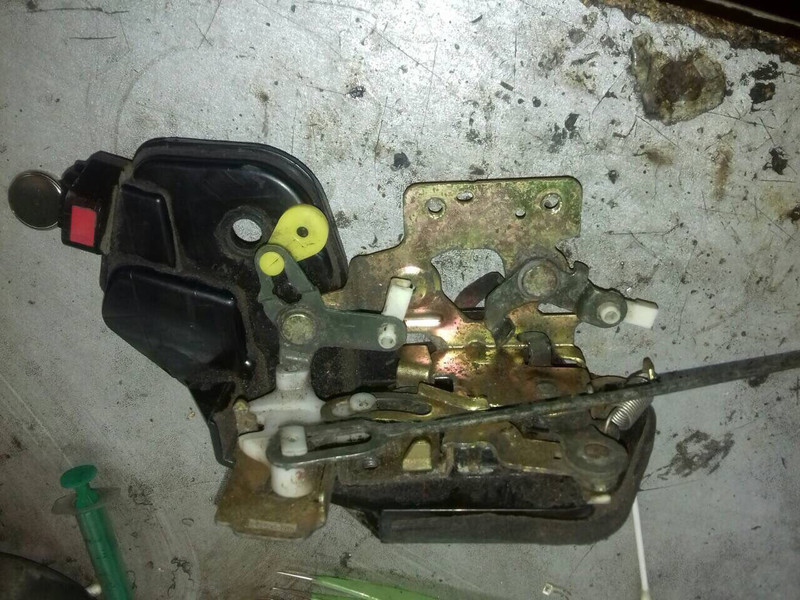 Замок двері Hyundai Coupe  2004 купе 2.0 Бензин 