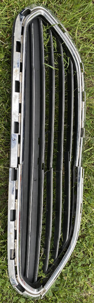 Решетка радиатора верхняя D2BZ-17B968-AA   Ford Fiesta