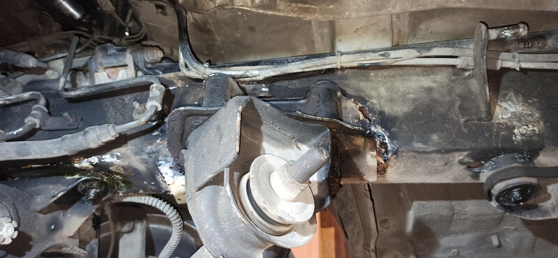 Часть правого лонжерона Hyundai H1  2001 універсал 2.4 Бензин 