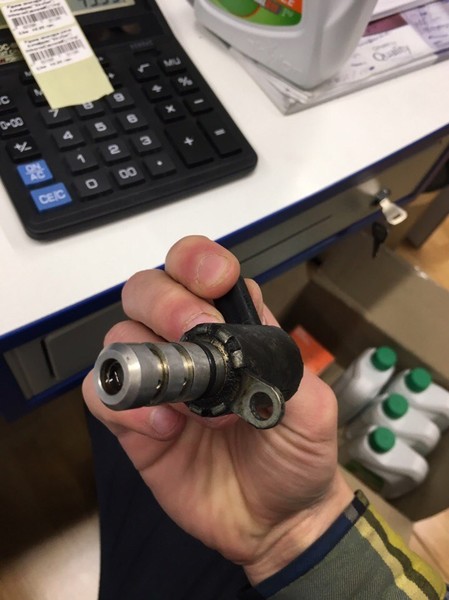 Клапан управления расходом масла Skoda Superb 2 2009 г.  1.8 л бензин Киев