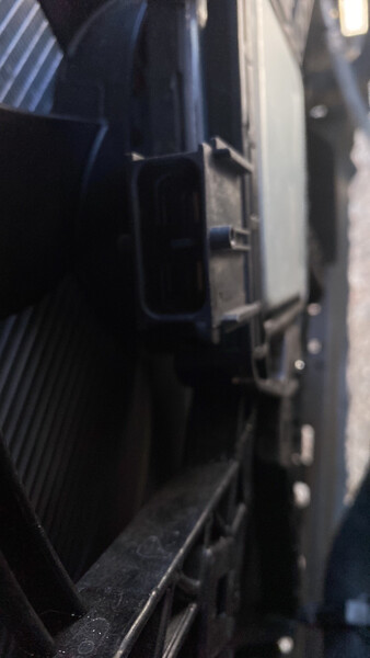 Фишка вентилятора охлаждения Toyota Camry  2021 2.5 Гибрид Одесса