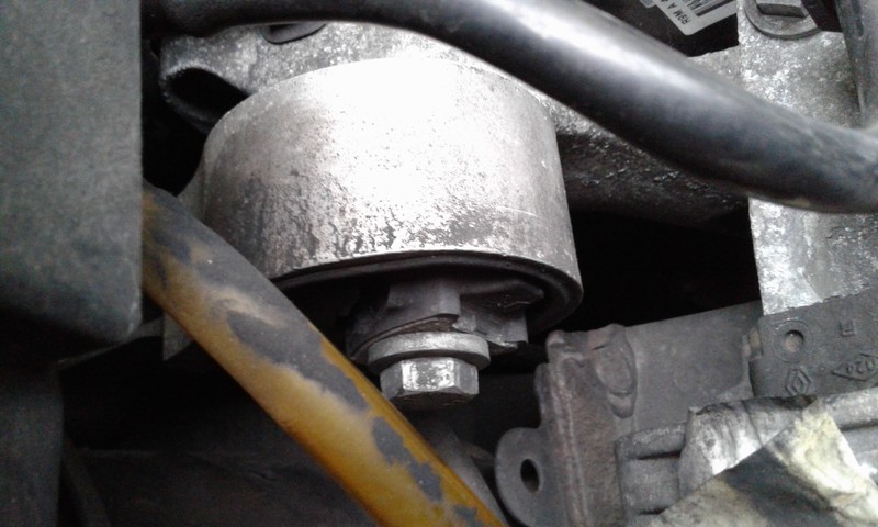 Подушка двигателя верхняя (восьмерка) Renault Grand Scenic 3  2011 1.6 Дизель 